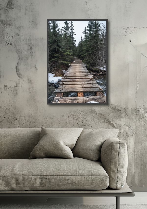 Holzbrücke im Wald